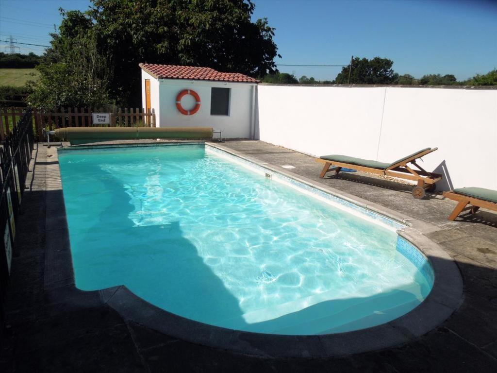Beautiful 2 Bedroom Guest House With Private Pool In Lacock, Wiltshire Exterior photo