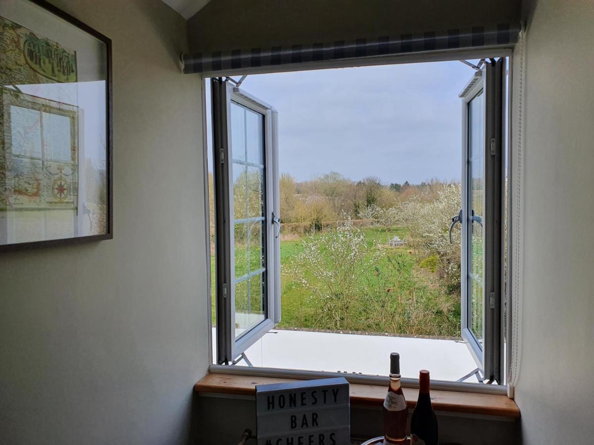 Beautiful 2 Bedroom Guest House With Private Pool In Lacock, Wiltshire Exterior photo