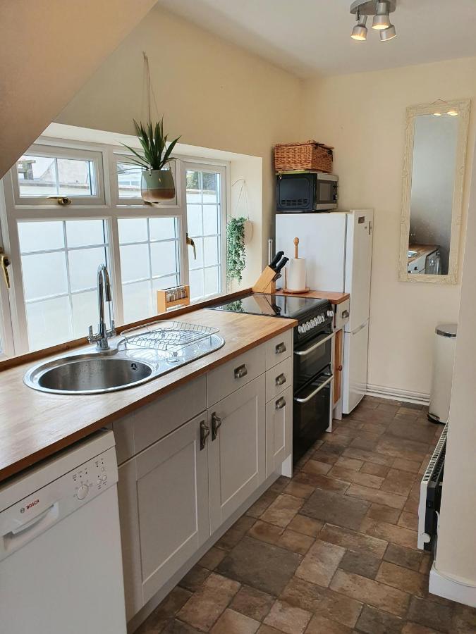 Beautiful 2 Bedroom Guest House With Private Pool In Lacock, Wiltshire Exterior photo