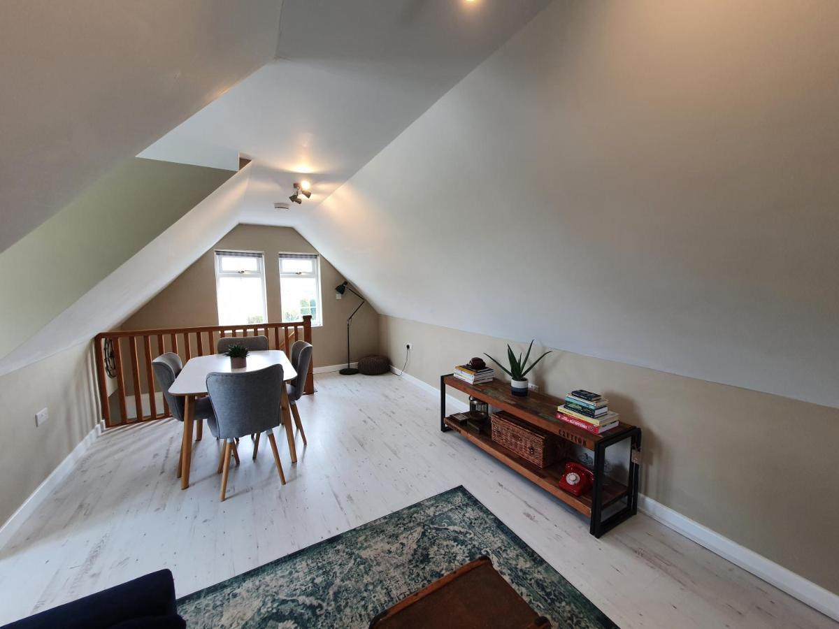 Beautiful 2 Bedroom Guest House With Private Pool In Lacock, Wiltshire Exterior photo
